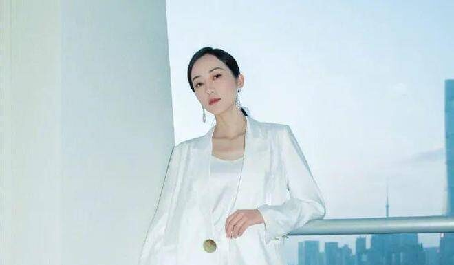 “3 Ultimate Tips to Conceal Your Tummy: Instantly Look 5kg Lighter, Whether in Thin or Thick Outfits”