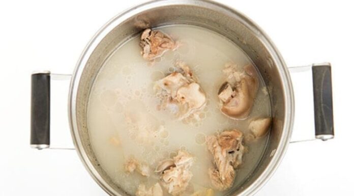 Rich, Clear, and Aromatic Bone Broth: The Secret Ingredient Almost No One Knows About