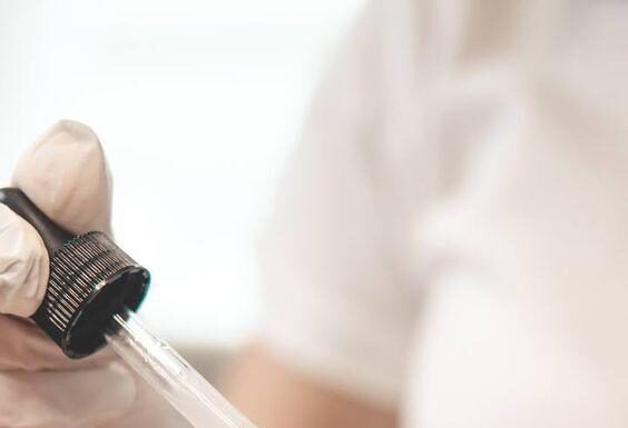 Craft Your Own Honey Serum at Home for Firm, Radiant, and Healthy Skin