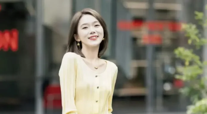 “5 Must-Have Fall Essentials: Flattering Styles for Every Body Type, Perfectly Paired with Wide-Leg Pants or Mini Skirts”