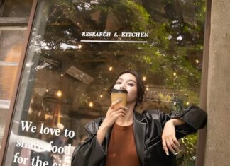 “6 Stylish Ways to Pair Blazers with Jeans for a Week of Effortless Chic—Perfect for Work or Play”