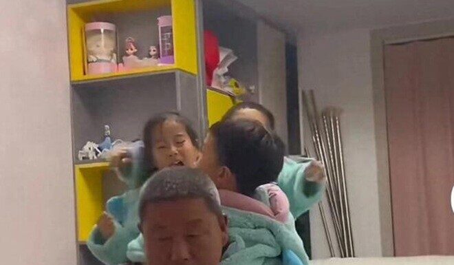 Father-in-Law Sheds Tears of Joy as Daughter-in-Law Gives Birth to Triplets, but 5 Years Later, His Condition Leaves Everyone Heartbroken