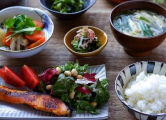 Why Do Japanese People Live to 100 Despite Minimal Exercise? Discover Their 5 Unique Habits