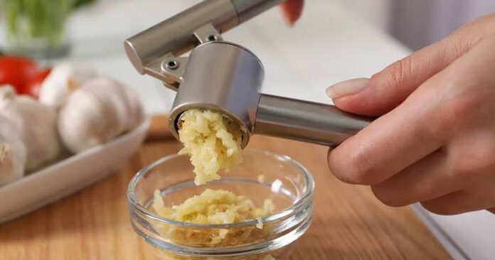 Mistakes to Avoid When Pressing Garlic