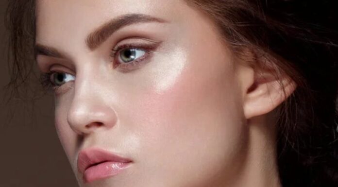 Unveiling the ‘Pearl Skin’ Makeup Trend: Achieving a Luminous, Pearl-Like Complexion