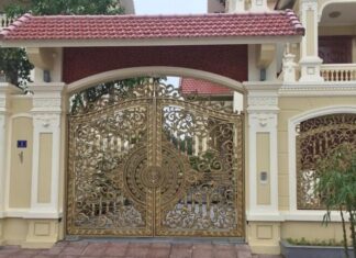 Which Way Should Your Gate Open: Outward or Inward? Unlocking Family Prosperity in Home Design