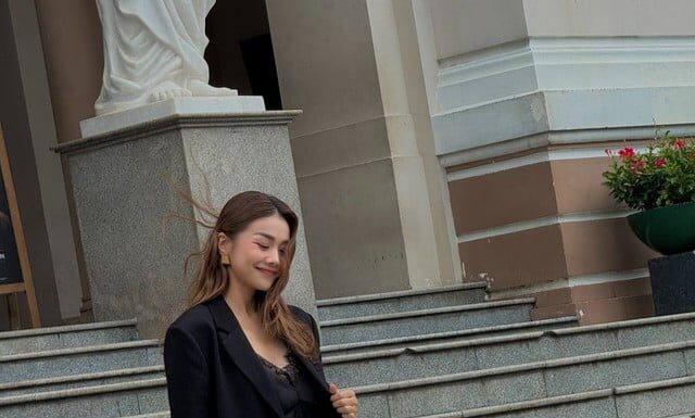 Master Timeless Elegance: Styling Tips from Ha Tang and Thanh Hang for Women in Their 40s