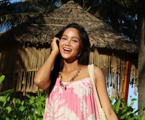 5 Chic Ways to Rock Pink Outfits for Tan Skin: Effortlessly Stylish and Bold
