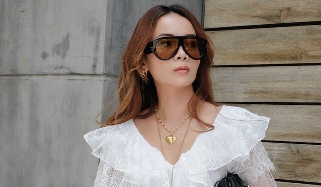 “5 Timeless Wardrobe Essentials to Keep You Looking Youthful at 40+”