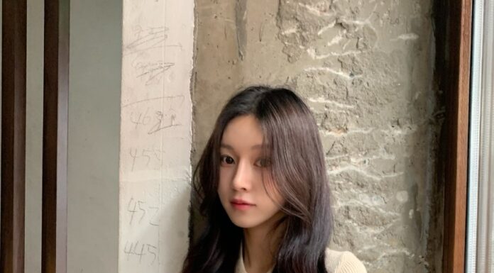 Master the Art of Styling Black Pants: 4 Chic Tops to Elevate Your Look