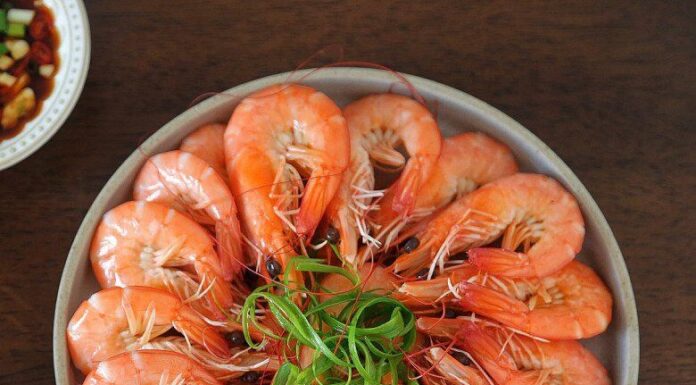 “Boil Shrimp Like a Pro: Add This Secret Ingredient for Juicy, Fragrant, and Odor-Free Results Every Time”