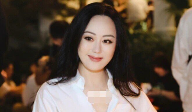 Ageless Glow: How a 65-Year-Old Woman Achieves Wrinkle-Free, Radiant Skin by Drinking 3 Simple Daily Beverages