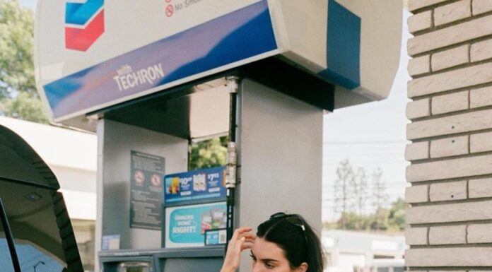 “3 Expert Tips for Styling Outfits to Complement Your Skin Tone: Elevate Your Look and Define Your Personal Style”