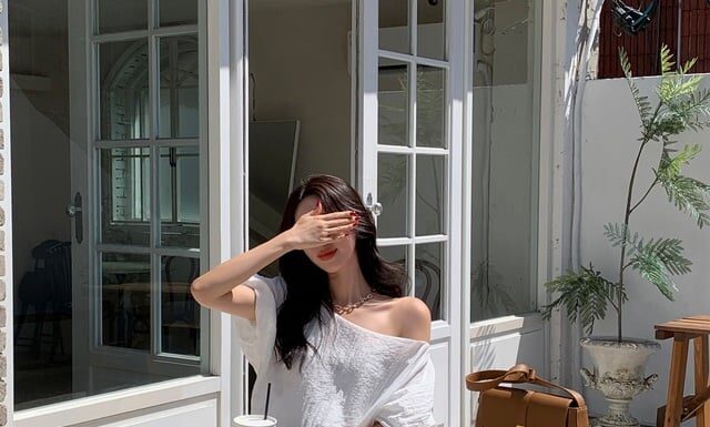 The Ultimate Fall Essential: Jeans as Your Golden Key to Style