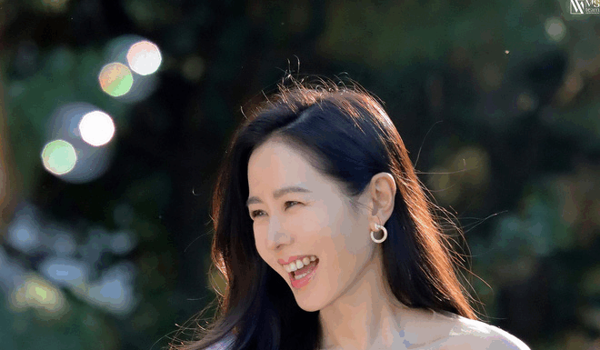 “3 Must-Have Items Son Ye Jin Swears By for a Youthful and Elegant Look in Any Setting”