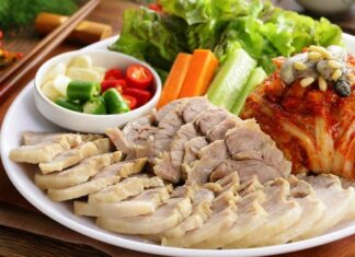 Boiling Meat in Cold Water is a Mistake: This Method Ensures Tender, Flavorful, and Perfectly White Meat