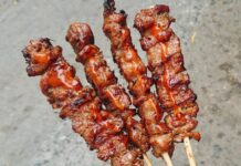 Top 8 Busiest Skewer Grills in Hanoi: Selling Over 3,000 Skewers Daily, with Hour-Long Wait Times for Customers