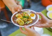 Savoring Vietnamese Congee with Mung Beans and Pork: A Nostalgic Taste of Hanoi’s Childhood Delicacy