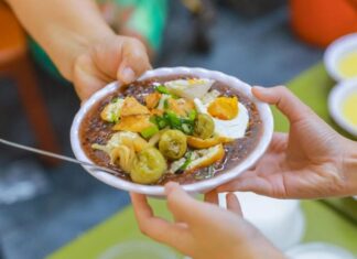 Savoring Vietnamese Congee with Mung Beans and Pork: A Nostalgic Taste of Hanoi’s Childhood Delicacy