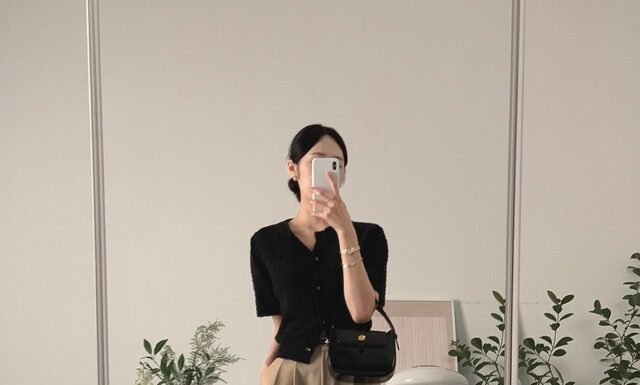 “Younger Than Black, More Elegant Than White: Pair These 4 Shirt Styles for the Ultimate Sophisticated Look”