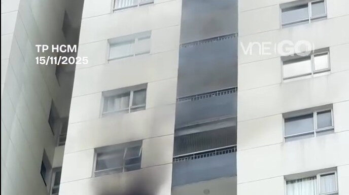 Apartment Fire Forces Hundreds to Evacuate