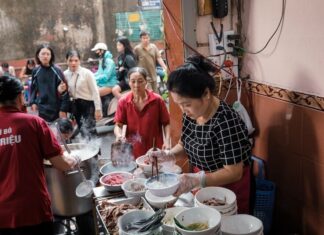 Hanoi’s Timeless Pho Legacy: 6 Iconic Beef Noodle Shops, Including a Century-Old Michelin-Acclaimed Gem