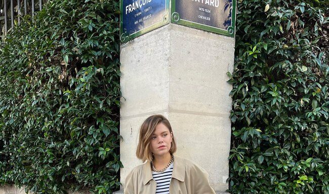 “Beat the Cold in Style: 4 Chic White Pant Outfits to Keep You Warm and Youthful”