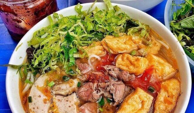 Unveiling Hanoi’s Timeless Treasures: 3 Legendary Bún Riêu Spots Thriving for Decades, Where Flavor Endures and Crowds Overflow