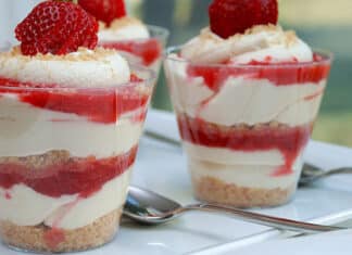 Festive Layered Christmas Trifle: A Sweet, Vibrant Dessert Masterpiece