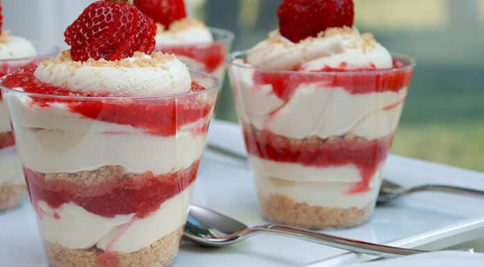 Festive Layered Christmas Trifle: A Sweet, Vibrant Dessert Masterpiece