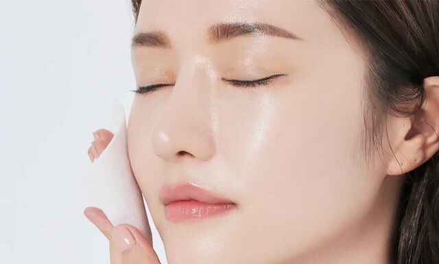 3 Dermatologist-Recommended Ingredients to Fade Dark Spots
