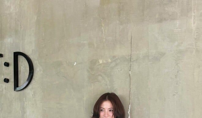 “Thailand’s ‘Jade Beauty’ Stuns with Versatile Style, Rocking Both Short and Long Hair Looks”