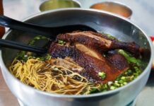 “Herbal-Infused Noodle Delight in Ho Chi Minh City: A Unique Culinary Experience, with One Restaurant Charging $15 per Bowl and Still Drawing Crowds”