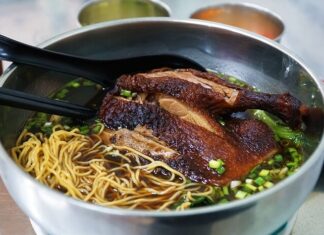 “Herbal-Infused Noodle Delight in Ho Chi Minh City: A Unique Culinary Experience, with One Restaurant Charging $15 per Bowl and Still Drawing Crowds”