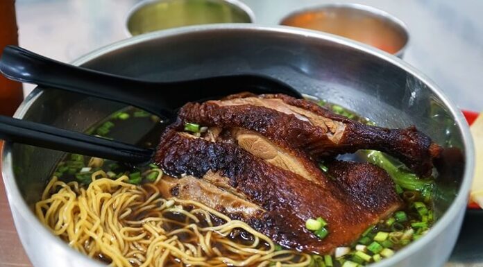“Herbal-Infused Noodle Delight in Ho Chi Minh City: A Unique Culinary Experience, with One Restaurant Charging $15 per Bowl and Still Drawing Crowds”