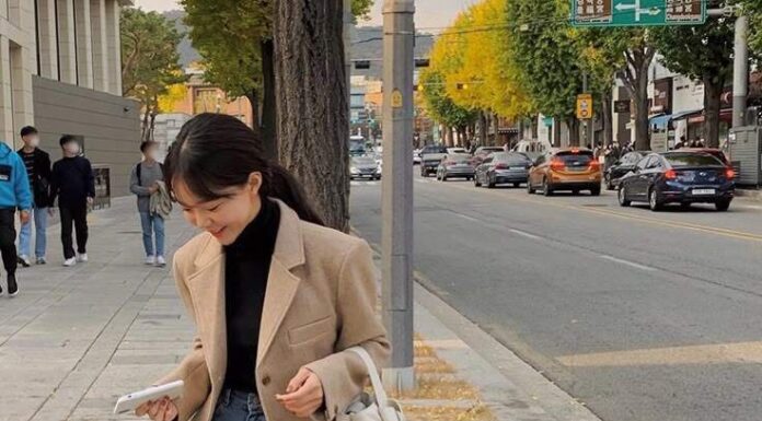 “Elevate Your Style at 30+: Swap Sneakers for These Chic, Figure-Flattering Shoes”