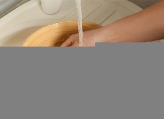 “Skip the Cold Water: 5-Star Chef’s Secret for Fluffy, Delicious, and Fragrant Rice”