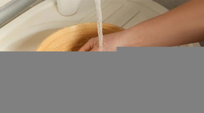 “Skip the Cold Water: 5-Star Chef’s Secret for Fluffy, Delicious, and Fragrant Rice”