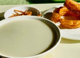 Beijing Soy Milk: A Famous Delicacy Not Everyone Enjoys