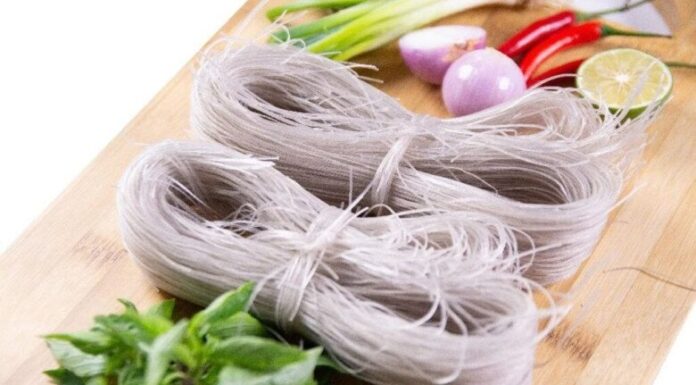 Stir-Fried Rice Noodles: 3 Chef-Approved Tips for Perfectly Fluffy, Non-Sticky Results Every Time