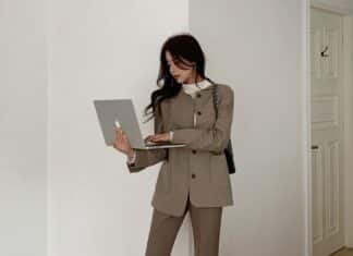 “Flattering Fashion for Women Over 40: 4 Must-Try Pant Styles to Enhance Your Figure and Look Younger”