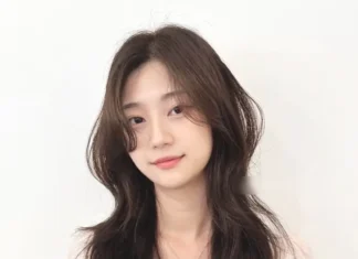 “Achieve a V-Line Face with This Flattering Bangs Hairstyle: Naturally Conceal Imperfections for a Stunning Look”