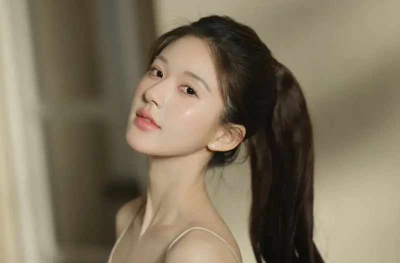 “Golden Fruit” Anti-Aging Secret: Two Celeb Beauties Swear By Its Instant Results, Experts Confirm