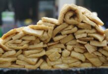 Kênh Village Tofu: A Rustic Thai Binh Specialty in High Demand