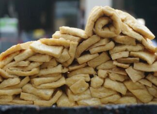 Kênh Village Tofu: A Rustic Thai Binh Specialty in High Demand