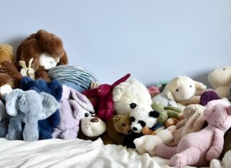 “Ancient Wisdom Revealed: 6 Surprising Items to Avoid in Your Bedroom for a Healthier Life”