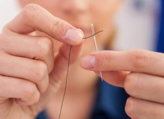 “Master This Trick: Thread a Needle Effortlessly in Just 2 Seconds, Every Time!”