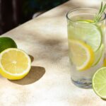 “Girl Loses 25kg in 4 Months by Drinking 5 Cups of This Instead of Late-Night Snacks – A Budget-Friendly Alternative to Liposuction”