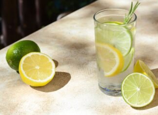 “Girl Loses 25kg in 4 Months by Drinking 5 Cups of This Instead of Late-Night Snacks – A Budget-Friendly Alternative to Liposuction”