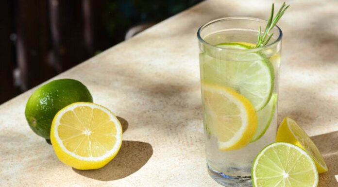 “Girl Loses 25kg in 4 Months by Drinking 5 Cups of This Instead of Late-Night Snacks – A Budget-Friendly Alternative to Liposuction”